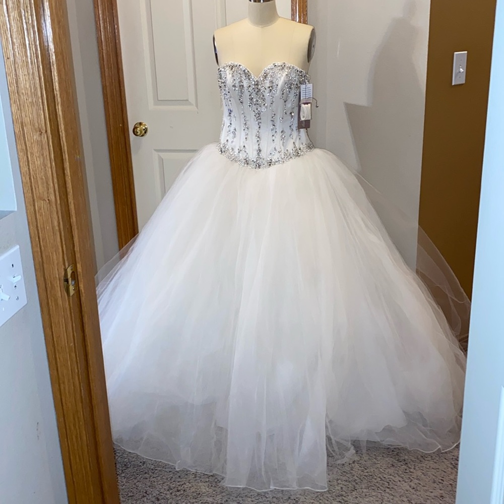 NEW Mori Lee White Rhinestone Ball Gown Wedding Dress Prom Quenceanera Princess